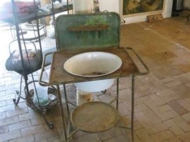 VINTAGE METAL WASH BASIN.