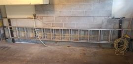 aluminum extension ladder