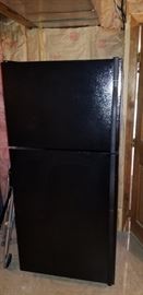 nice kenmore refrigerator works perfect