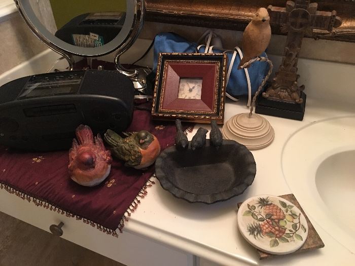 Assorted vanity items - bird themed 