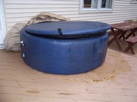 3-4 PERSON SOFT SIDE HOT TUB