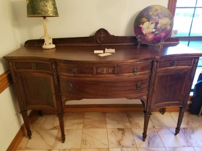 Antique Mahogany Buffet in EXCELLENT condition.