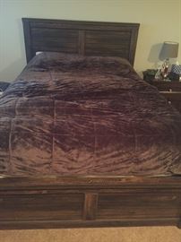 Queen-size  Barnwood style frame  only $500 