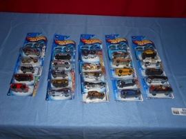 25 Hot Wheels Cars in Pkgs