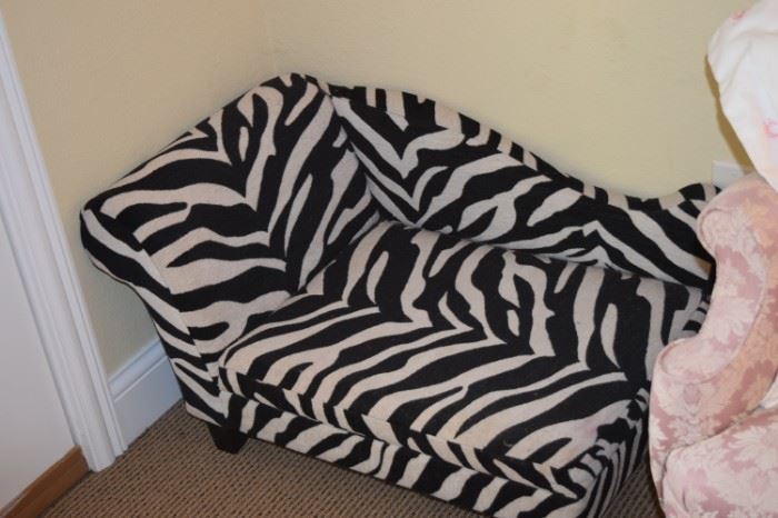 Corner Zebra Pet Bed