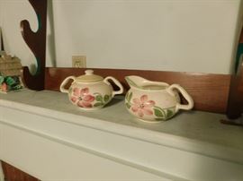 Hull Creamer and Sugar