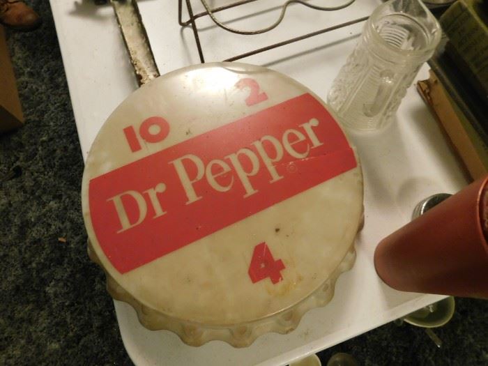 Small Dr. Pepper Advertising Bottle Cap(Cracked)