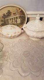 Serving pieces, tureen