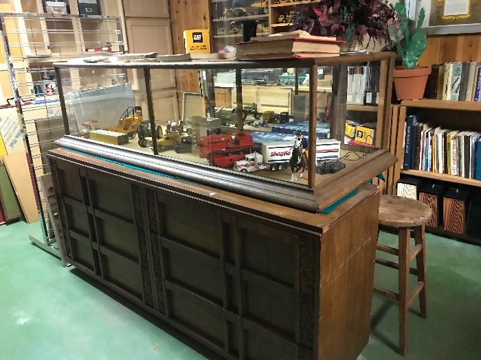 Table Top Display Cabinet, Dresser, Toys