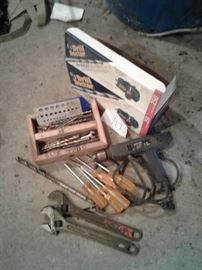 2 Drills, screw drivers, drill bits https://ctbids.com/#!/description/share/65245