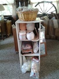 White cabinet, accessories https://ctbids.com/#!/description/share/65284