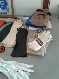 Gloves, Bears items https://ctbids.com/#!/description/share/65303