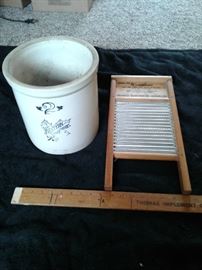 Crock, washboard
https://ctbids.com/#!/description/share/65341 