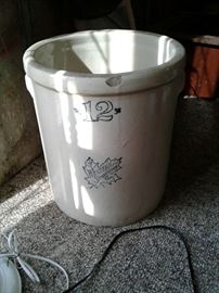 Stoneware crock https://ctbids.com/#!/description/share/65289