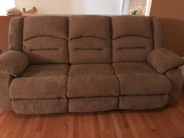 Electric Couch (Super Comfy, Only 4 months old and barley used)