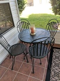 Round iron patio table