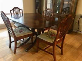 Duncan Phyfe style drop leaf table w/4 chairs, extra leafs and pads 42" x 59" as shown