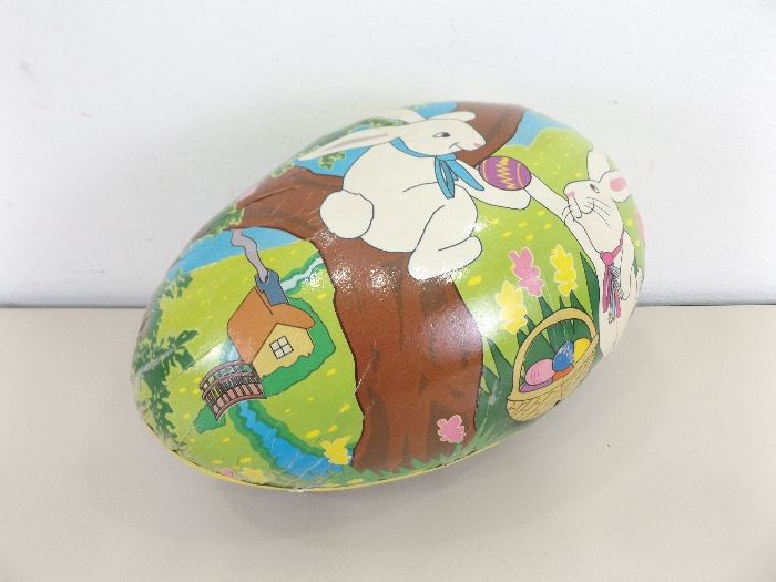 Large Vintage Paper Mache Easter Egg
