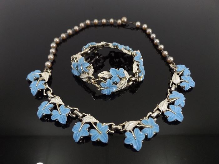 Vintage Flower Necklace and Bracelet Set
