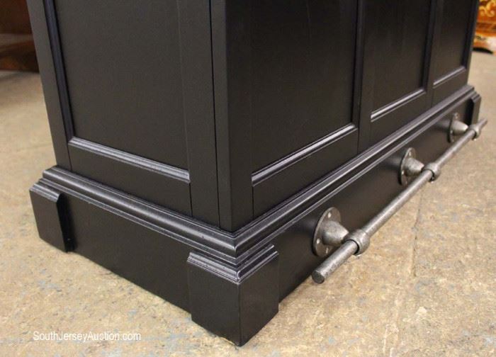 Contemporary Petite BAR with Foot Rail
Located Inside – Auction Estimate $100-$300