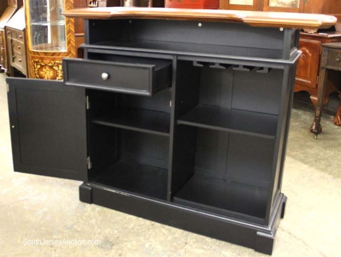 Contemporary Petite BAR with Foot Rail
Located Inside – Auction Estimate $100-$300