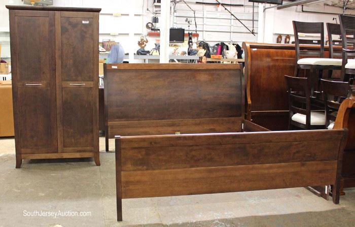 Contemporary 5 Piece Queen Bedroom Set by "Baronet" made in Canada
Located Inside – Auction Estimate $300-$600