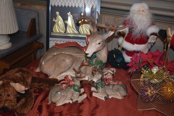 Reindeer and Christmas Décor