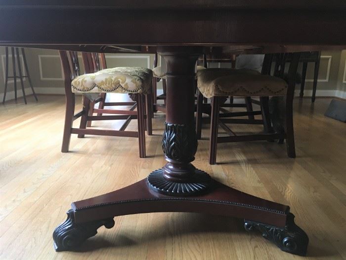 Baker Regency dining room table with fine detail.   3 leaves allows for total of 118" length.  Comfortably seats 8.  
