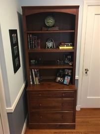 Second Ethan Allen bedroom suit - ideal for a boy/young man.  Solid maple and some veneer.   Chest and shelves can be broken down for easy moving 