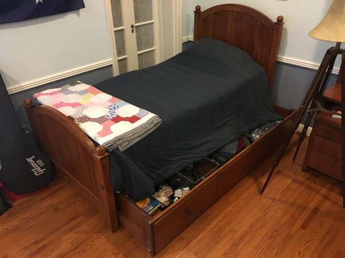 Ethan Allen trundle bed in medium maple stain - incredibly solid construction. 