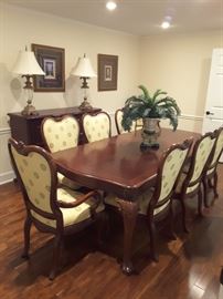 This is a gorgeous dining / conference table with upholstered side chairs