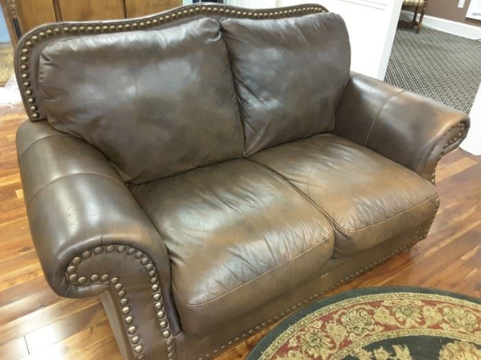 Leather loveseat in great condition