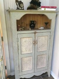 Artist Chest
