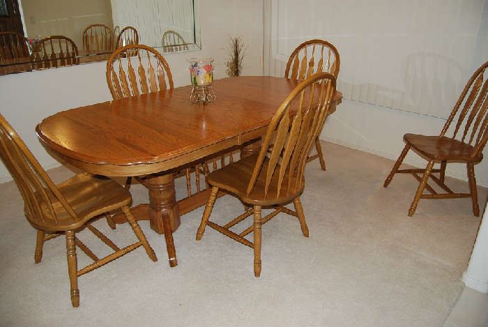 OAK DINING TABLE WITH 6 CHAIRS