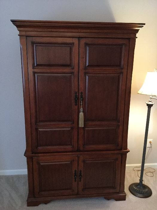 Nice armoire cabinet