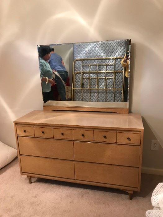 #4	Kroehler oak dresser w mirror 51x18x29.5	 $120.00 	