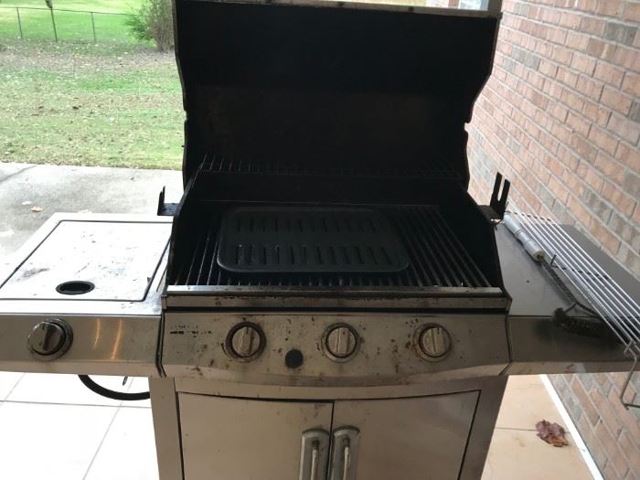#60	Commercial series char-broil gas grill	 $60.00 	