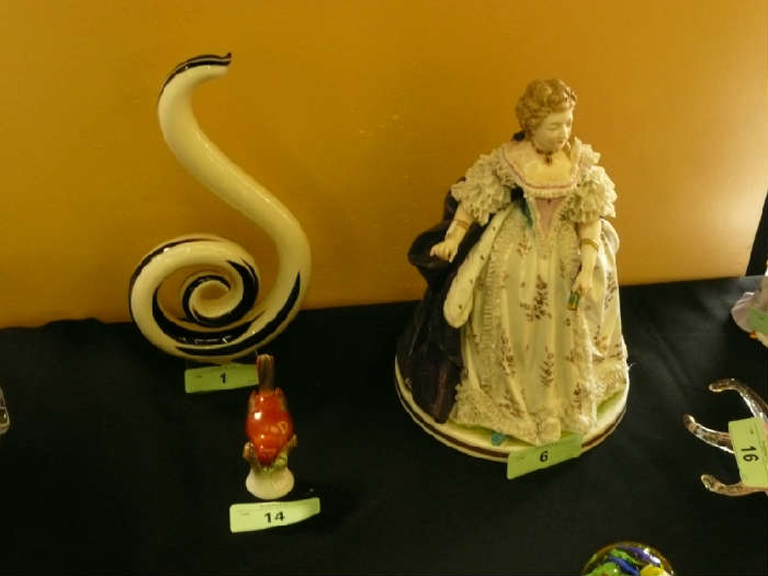 LLADRO MURANO  HEREND ZSOLNAY ROYAL DOULTON ROYAL VIENNA HOLLOHAZA