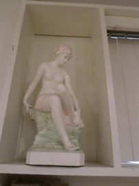 Statue (back damaged)