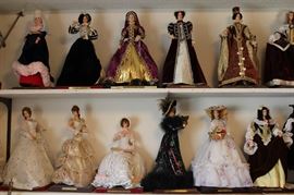 Lloyderson And Siglo Dolls