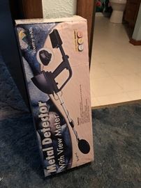 Metal detector - very good condition in the box.  Used only a handful of times. 