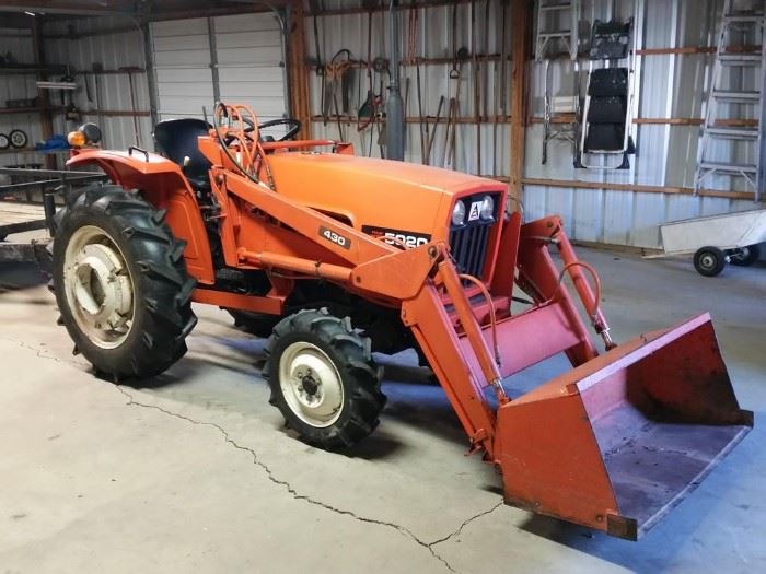 Allis-Chalmers 5020 4WD diesel tractor with 430 loader 557 hours