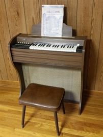 Mid-century youth size organ (works)