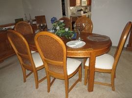 Oak Dining Room Table 58x42 with 2-16" leaves and 6 chairs