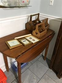 Drop leaf vintage table! Perfect for breakfast nooks! Or small-space apartments! Got a kid moving out who needs furniture? This is it!