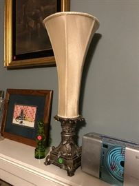 Look at this lamp!! It's old! WOW!