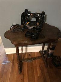 Antique Singer Sewing Machine!! I will BARELY charge you for this!
