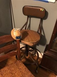 Old Chair! I think Wyatt Earp got his hair vut in this!