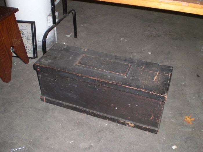 pprimitive carpenters chest