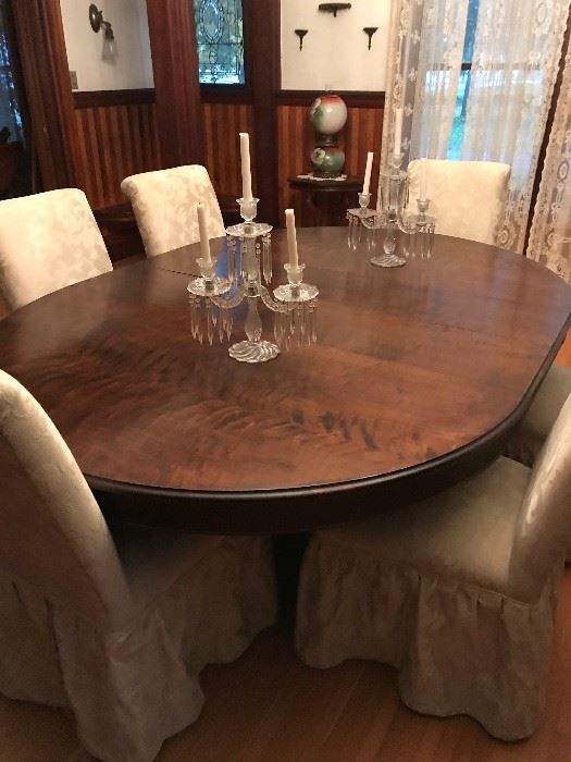 MASSIVE FLAMED MAHOGANY TABLE WITH 4 LEAVES! SIX PARSONS CHAIRS 